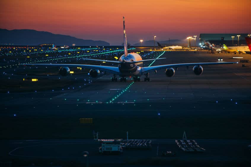 飛行機が離陸する様子