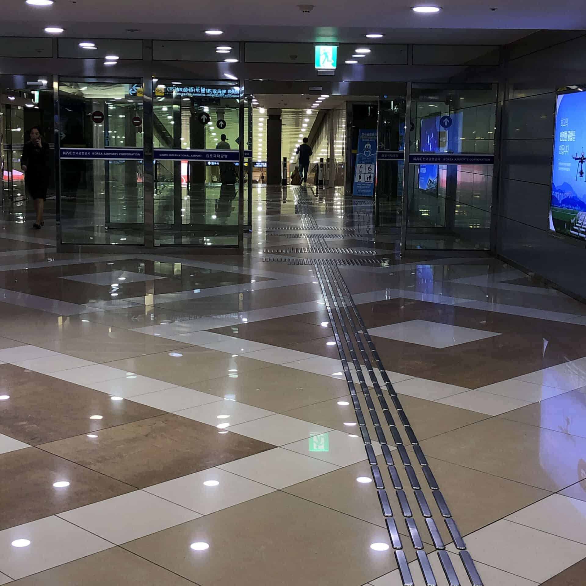 駅までの標識
