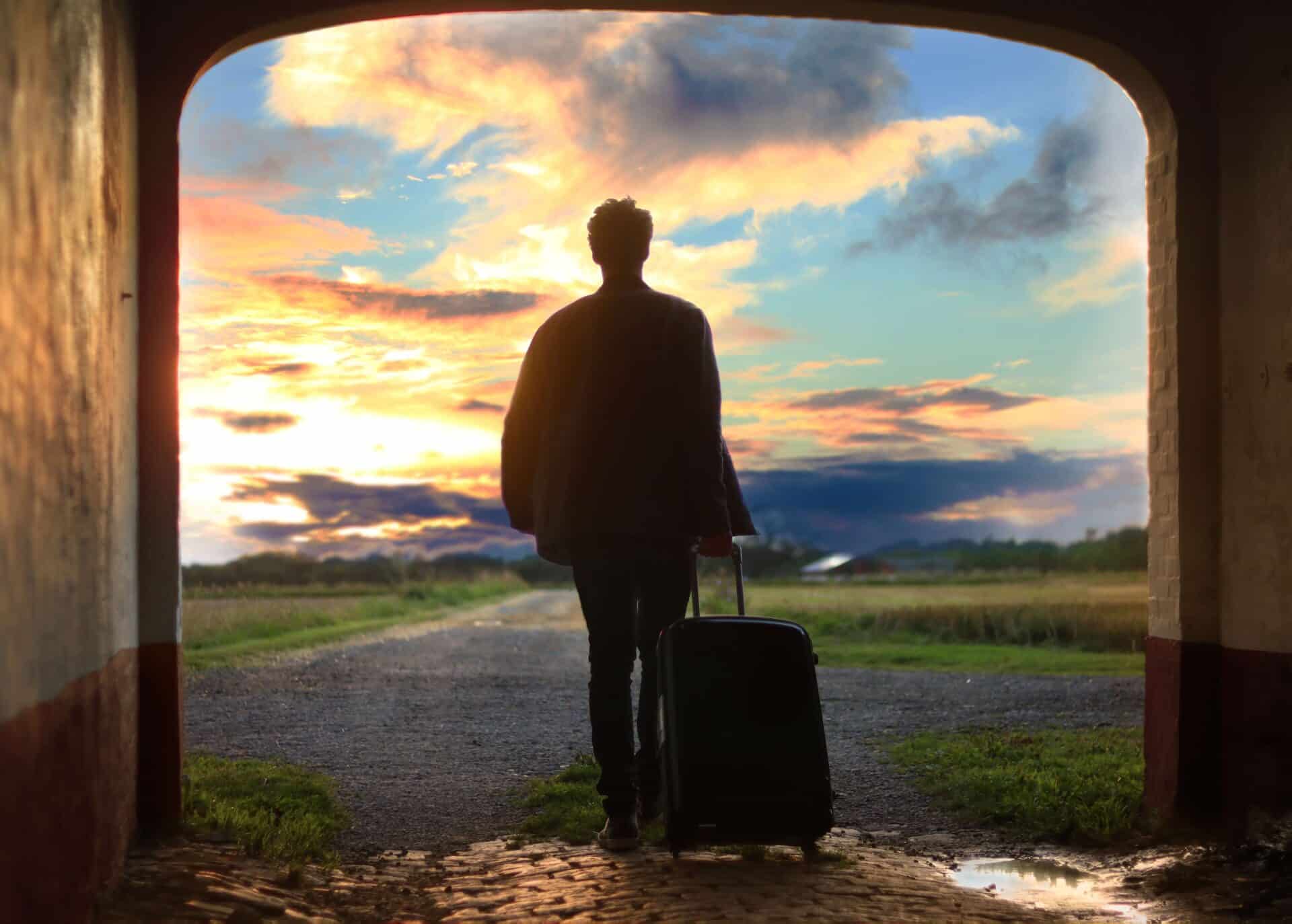 一人旅をしている男性