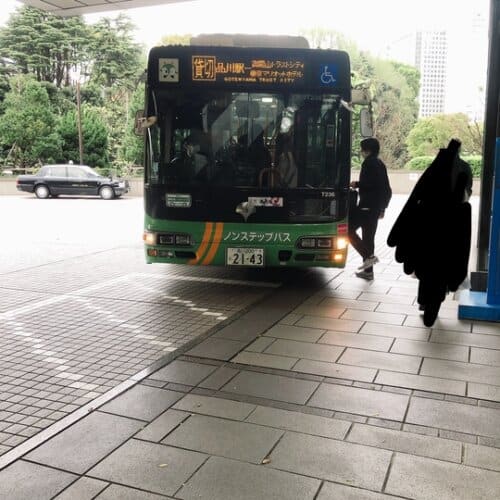 シャトルバス