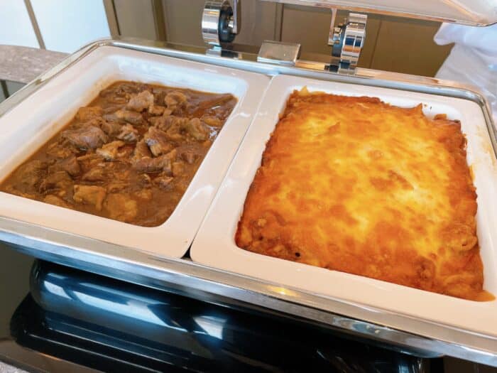牛ほほ肉の赤ワイン煮込みとペンネグラタン