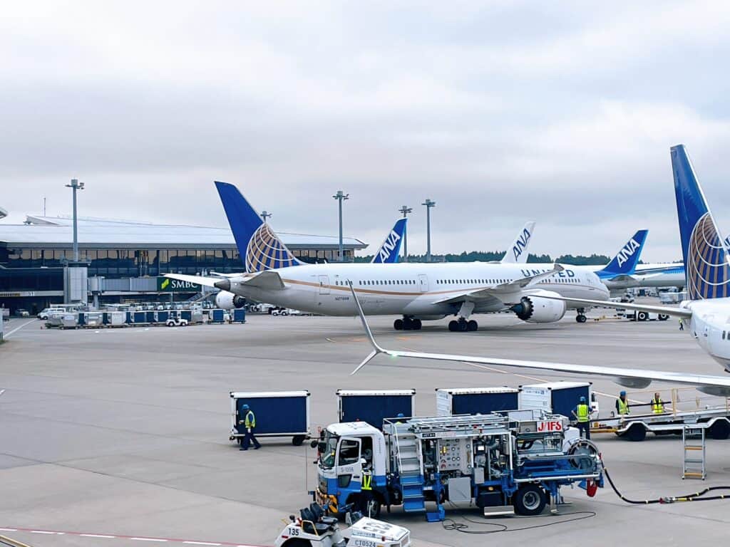 成田空港に駐機するユナイテッド航空